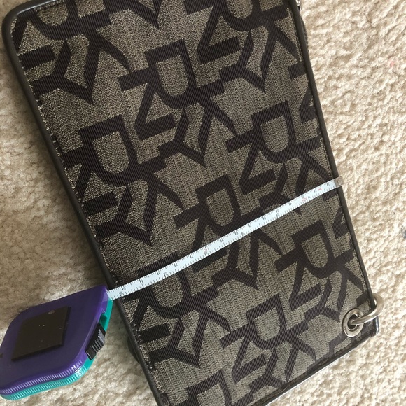 Beautiful DKNY canvas clutch perfect condition - Picture 4 of 4